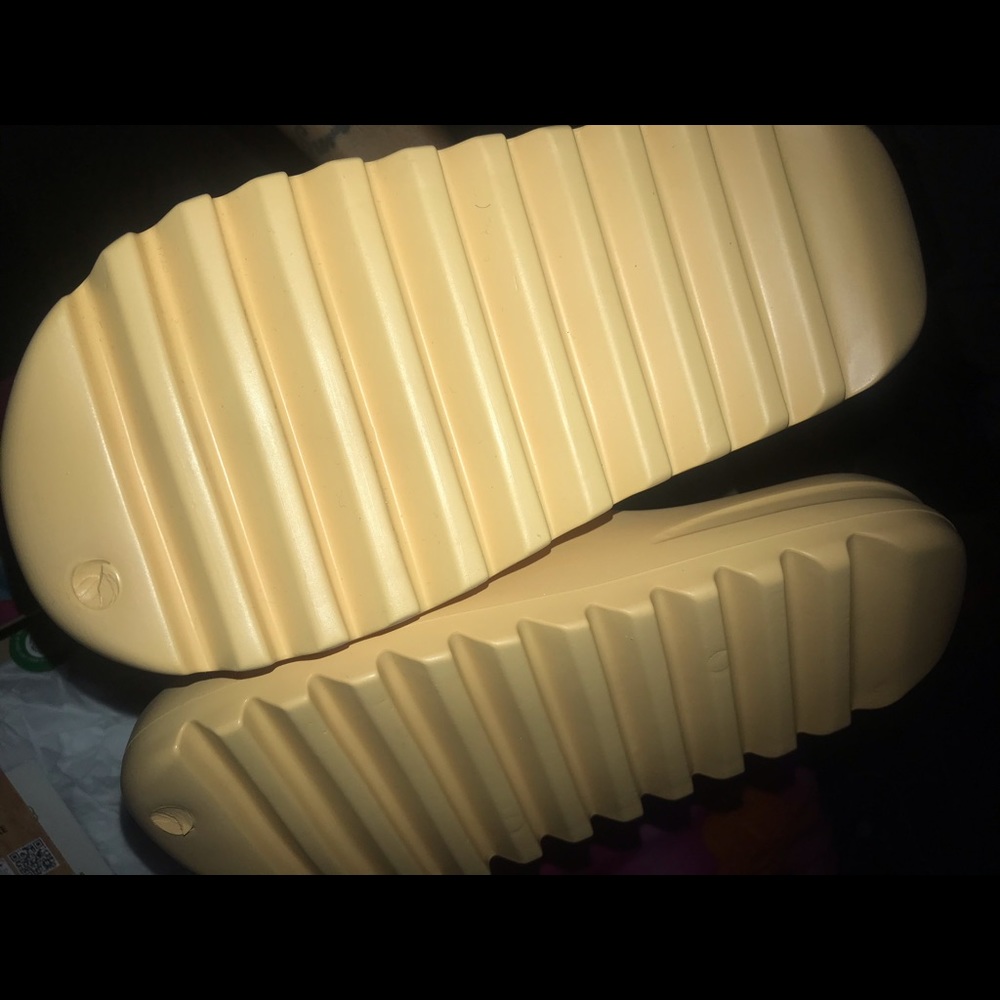 Yezzy Slides - Picture 7 of 7
